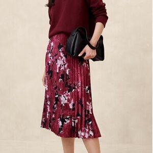 Banana Republic SILKY PLEATED MIDI SKIRT Burgundy Floral Skirt HTF